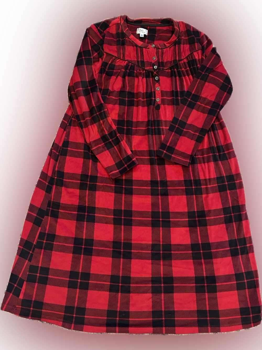 NWOT Aria Red and Black Plaid Long Sleeve Nightgown